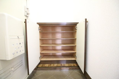 【玄関】 | ファミーユサトウB