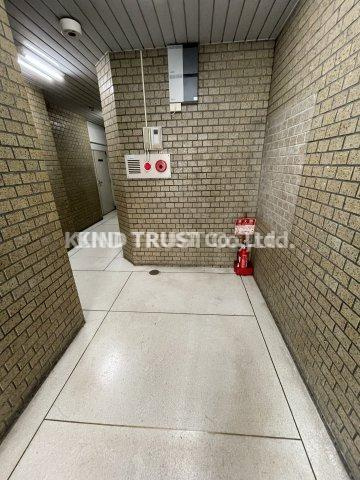 平和ビルのエントランス|毎日通るエントランスはこのようになっています