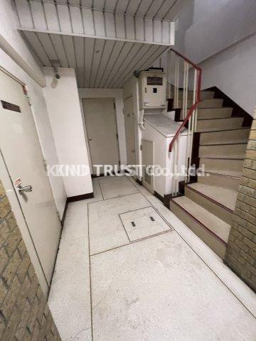 平和ビルのロビー|落ち着いたロビーです