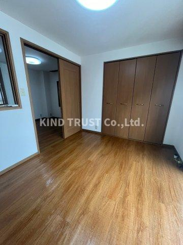 平和ビルの居間・リビング|こちらのリビングで趣味の時間をお楽しみください