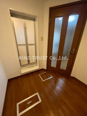 平和ビルのロビー|清潔なロビーです