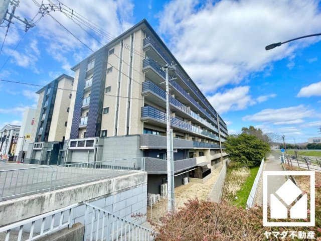 プレサンスレジェンド六地蔵の外観