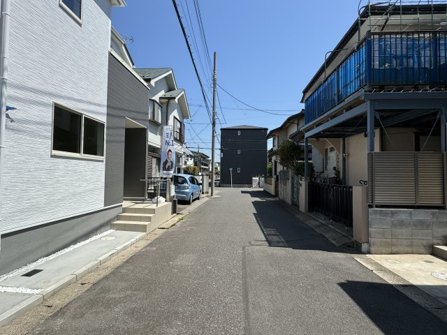 松戸市稔台８丁目新築戸建の前面道路含む現地写真|南東側前面道路・幅員約5ｍ