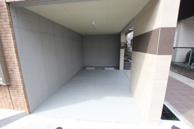 ★敷地内駐車場★（空き状況・使用料等詳細はご確認下さい）