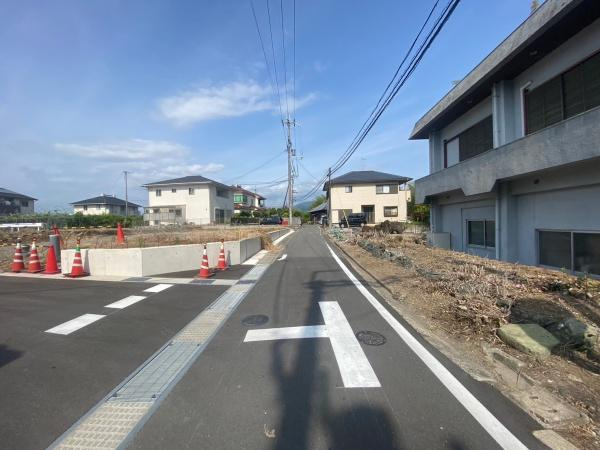貴志川町丸栖分譲地（6号地の内容）の前面道路含む現地写真