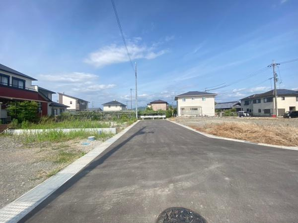 貴志川町丸栖分譲地（6号地の内容）の前面道路含む現地写真
