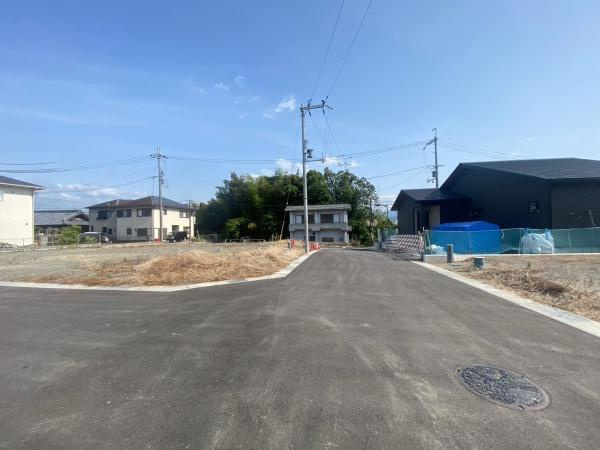 貴志川町丸栖分譲地（6号地の内容）の前面道路含む現地写真