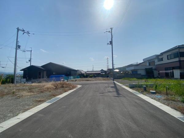 貴志川町丸栖分譲地（6号地の内容）の前面道路含む現地写真
