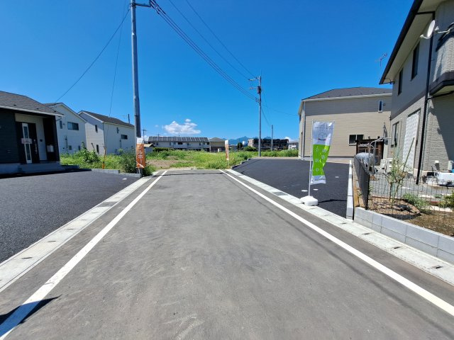 新築　前橋市青柳町第23　クレイドルガーデン　3号棟の前面道路含む現地写真|東側接道幅員約5ｍ