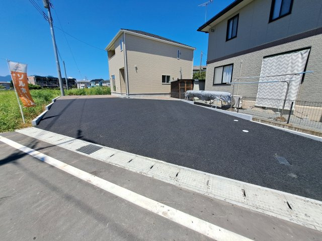 新築　前橋市青柳町第23　クレイドルガーデン　3号棟の駐車場|現地写真　駐車スペースは並列2台分可能です！
