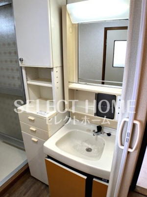 【独立洗面台】 | サンシティ大西 | 独立洗面台、小物を置くことができて便利です