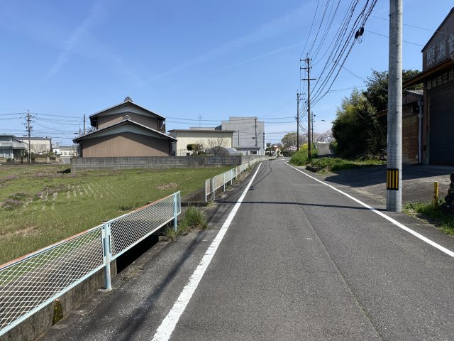 土地　生津外宮前町2丁目の前面道路含む現地写真