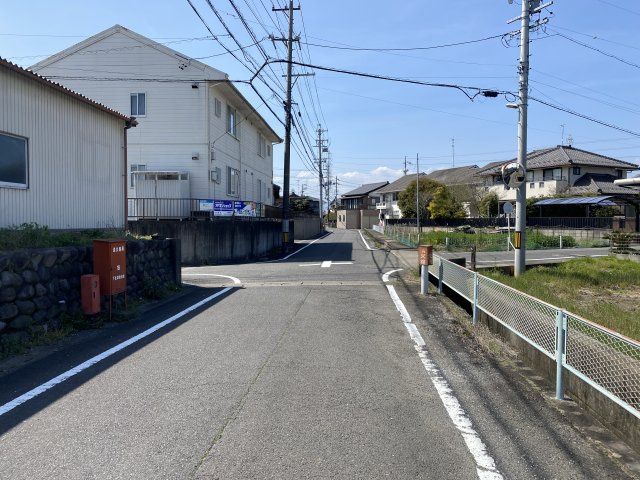 土地　生津外宮前町2丁目の前面道路含む現地写真