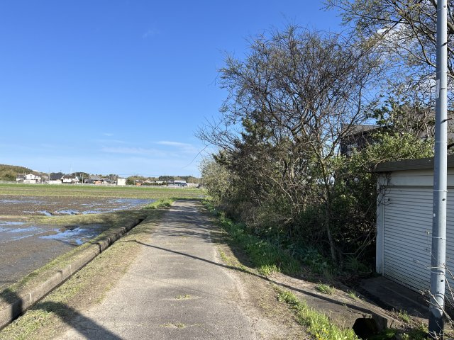 津市安濃町清水売土地の前面道路含む現地写真