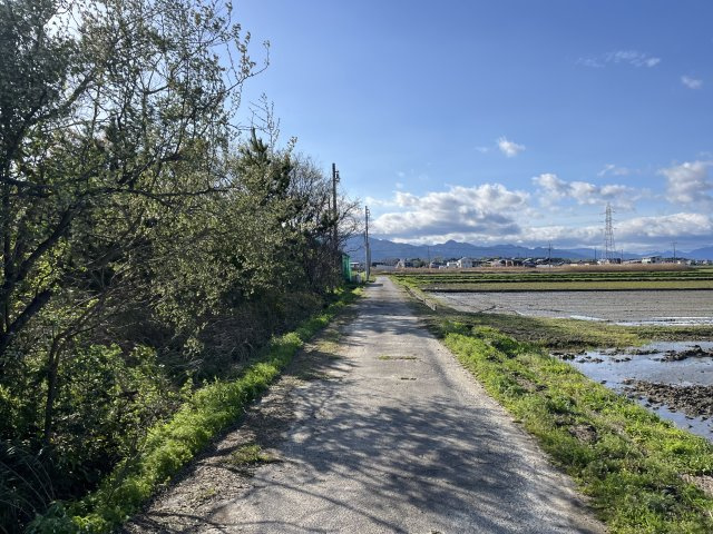 津市安濃町清水売土地の前面道路含む現地写真