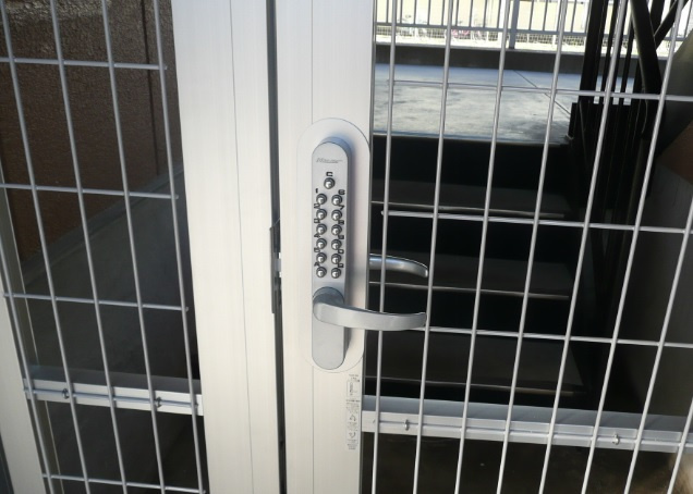 サンハイツいずみのエントランス