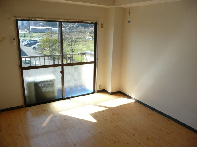 カルチェヴィラ吉勇の居間・リビング