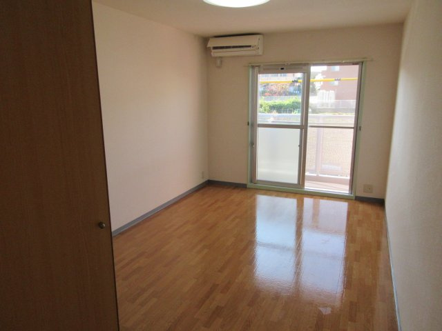 リュウライフ中川の居間・リビング