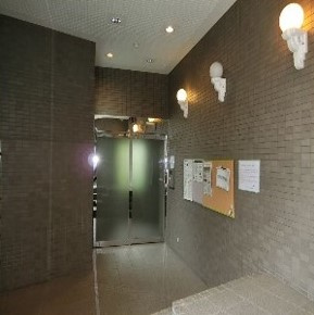 大学生協指定学生会館　ＳＴＵＤＩＯ－M柚ノ木のエントランス