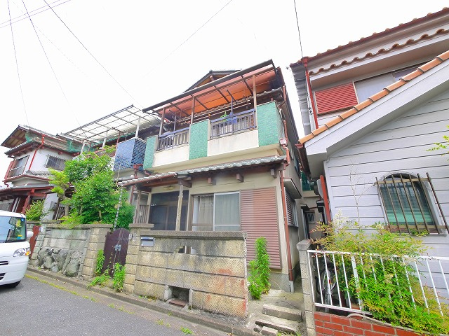 新泉町戸建の外観