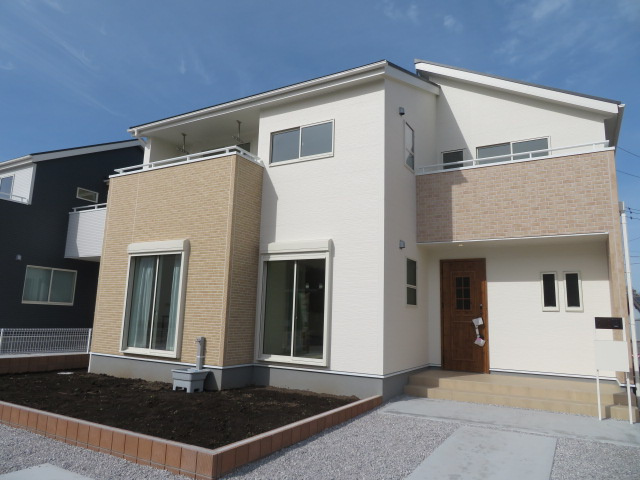 第2吉井町本郷(全10棟)5号棟の前面道路含む現地写真