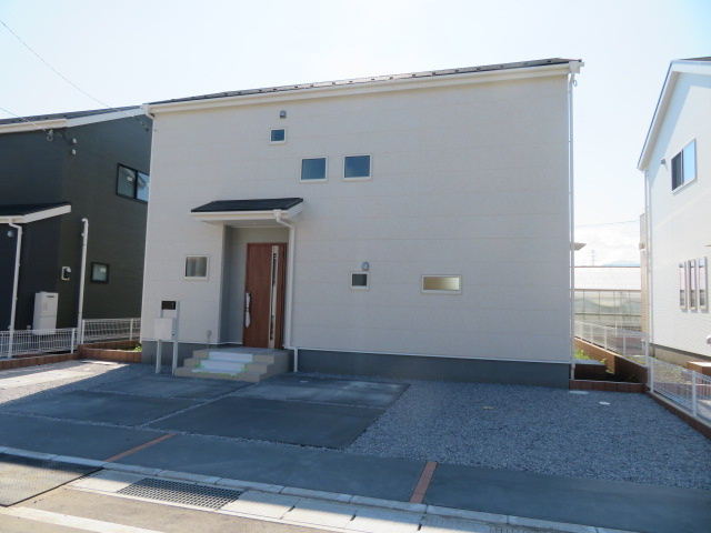 第2吉井町本郷(全10棟)8号棟の前面道路含む現地写真|前面道路含む現地写真です