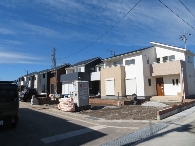 第2吉井町本郷(全10棟)10号棟の前面道路含む現地写真