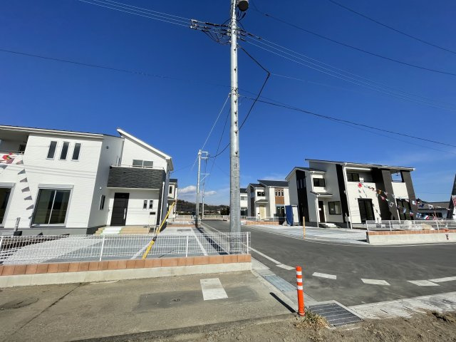 第2吉井町本郷(全10棟)10号棟の前面道路含む現地写真|同社施工例