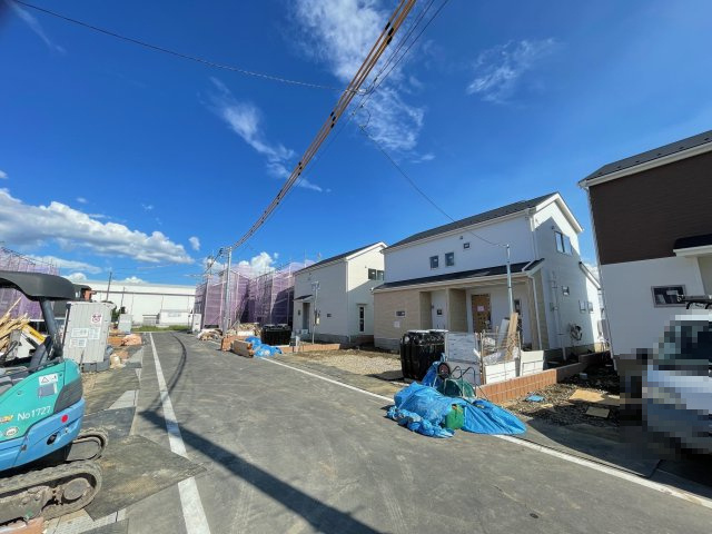 第2吉井町本郷(全10棟)10号棟の前面道路含む現地写真