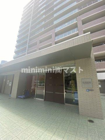 エルセレーノ上本町レジデンスのエントランス