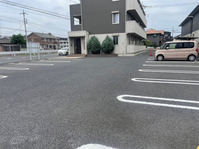 アロンディールⅢの駐車場