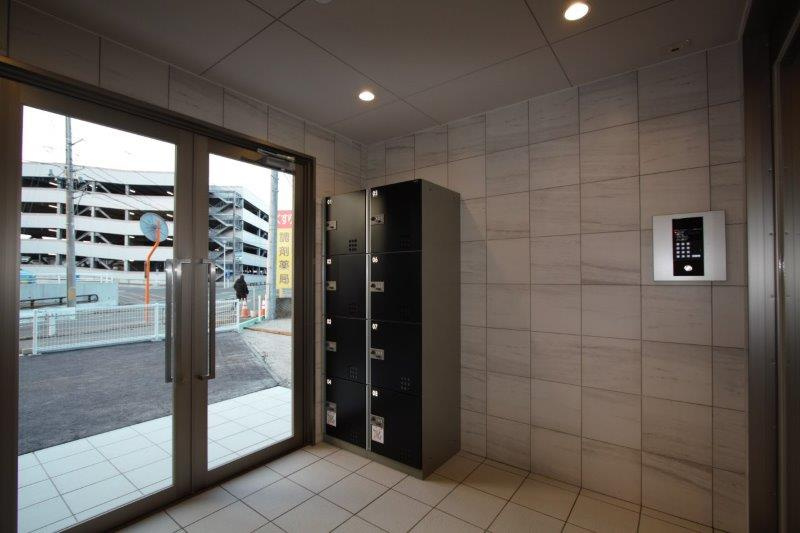 ラ・セゾン・クレールのエントランス|建物の内部です