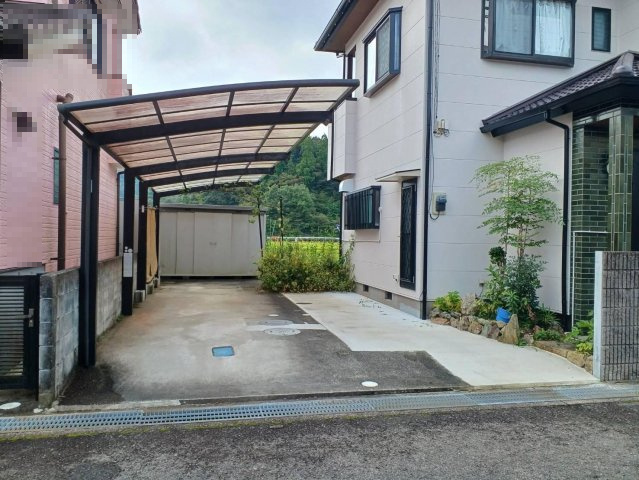 土佐市 塚地　中古住宅の駐車場