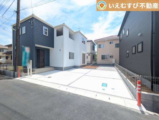 Livele Garden.S　鴻巣筑波第2の駐車場|3台駐車可能なゆとりのカースペース
複数台車をお持ちでも、お友達が遊びに来てもゆとりの駐車スペース！