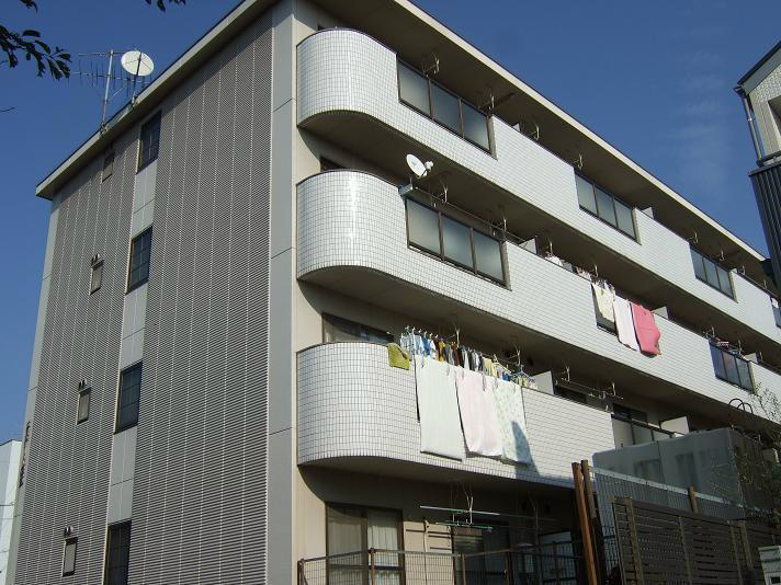 エステート徳重の外観