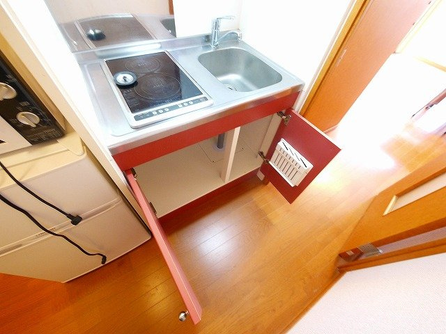 レオパレスシャルム　メゾン木津のキッチン|コンパクトなキッチンで掃除もラクラク