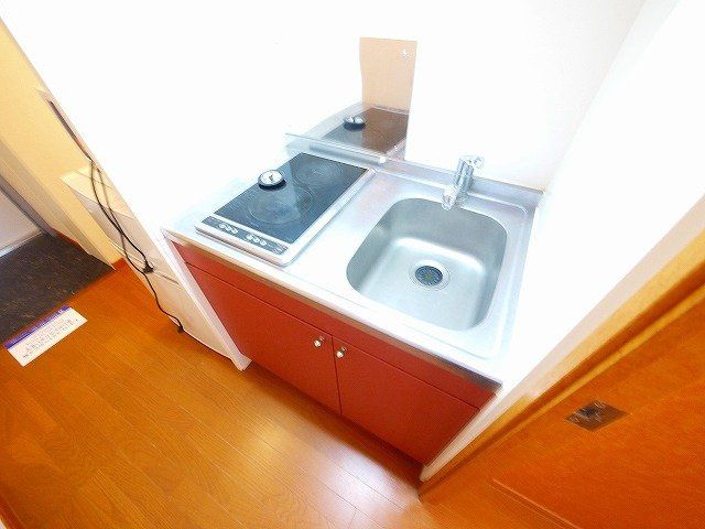 レオパレスシャルム　メゾン木津のキッチン|お料理しやすいキッチンです