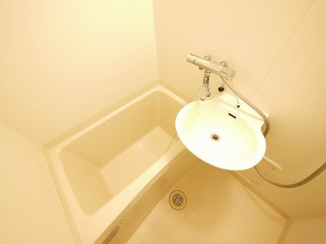 レオパレスシャルム　メゾン木津の浴室|きれいなお風呂です