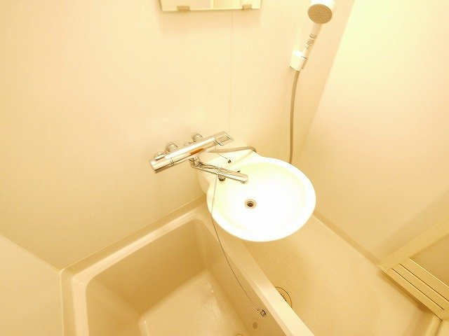 レオパレスシャルム　メゾン木津の設備|コンパクトで使いやすい洗面台です