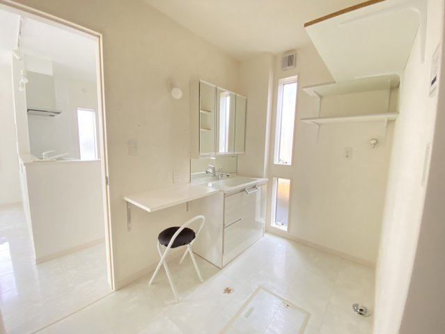 【脱衣所】 | 《屋上付き！白基調の内装》水戸市鯉淵町　中古一戸建て