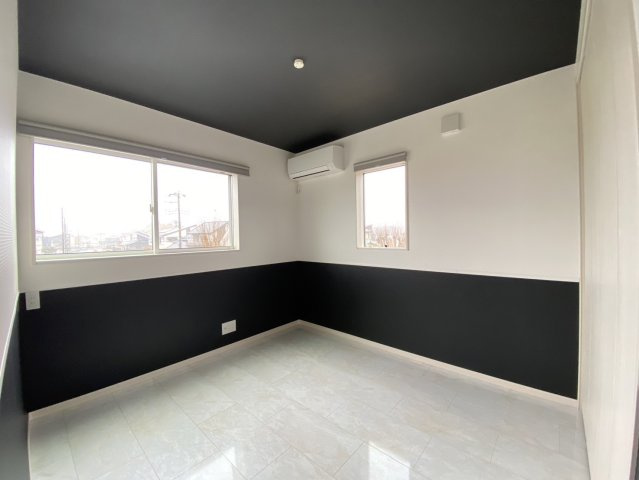 【洋室】 | 《屋上付き！白基調の内装》水戸市鯉淵町　中古一戸建て