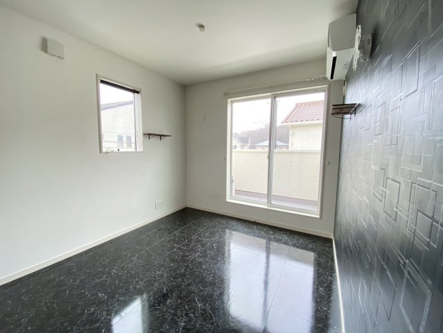 【洋室】 | 《屋上付き！白基調の内装》水戸市鯉淵町　中古一戸建て