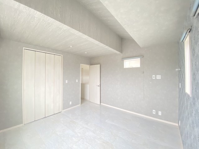 【洋室】 | 《屋上付き！白基調の内装》水戸市鯉淵町　中古一戸建て