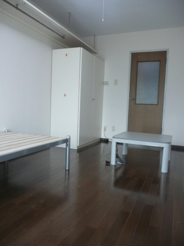 大学生協指定学生会館　フラワーロードハイツ学研の居間・リビング