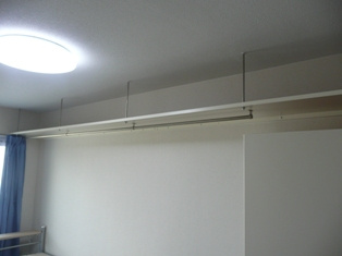 大学生協指定学生会館　フラワーロードハイツ学研の内装|吊り棚