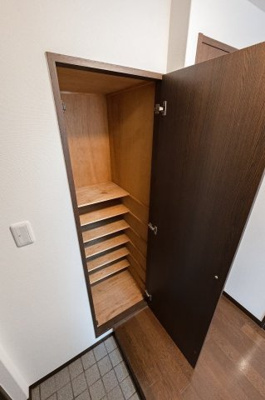 【玄関】 | ロマネスク平尾第３ | 別号室の写真になります。現況優先。