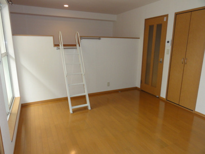 【居間・リビング】 | コンフォートベネフィス福大前２ | 別号室の写真になります。現況優先。