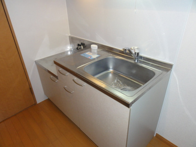 【キッチン】 | コンフォートベネフィス福大前２ | 別号室の写真になります。現況優先。