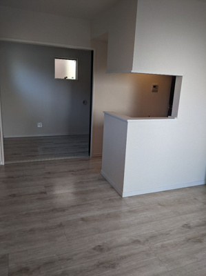 【居間・リビング】 | アドバンス箱崎宮前 | 別号室の写真になります。現況優先。