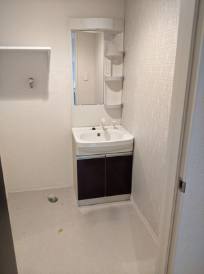 【洗面所】 | アドバンス箱崎宮前 | 別号室の写真になります。現況優先。